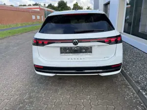 Volkswagen Passat Variant 1.5 eTSI DSG Elegance LED ACC NAVI Bild 5
