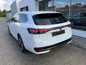 Volkswagen Passat Variant 1.5 eTSI DSG Elegance LED ACC NAVI Bild 4