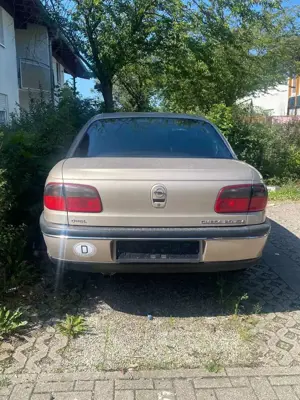 Opel Omega 2.0 16V Sport
