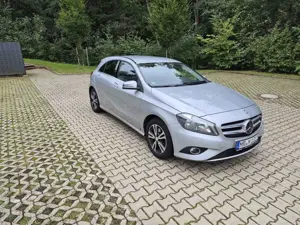 Mercedes-Benz A 180 BlueEFFICIENCY Edition*Service neu* Bild 3