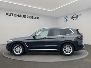 BMW X3 xDrive30e AHK Head-Up PanoDach Leder Bild 4