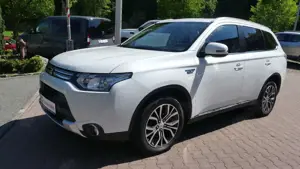 Mitsubishi Outlander *PHEV*4WD*SHZ*AHK*BT*ACC*Scheckheft