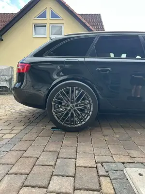Audi A4 Avant 2.0 TDI viele neue Teile und Scheckheft top