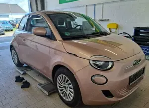 Fiat 500e 320 Km Reichweite  Navi - Klimaautomatik