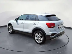 Audi Q2 35 TFSI S tronic advanced AHK KomfortKey MMi Bild 4