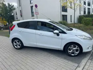 Ford Fiesta Fiesta  5-Türer 1.6 Ti-VCT Ghia Bild 4