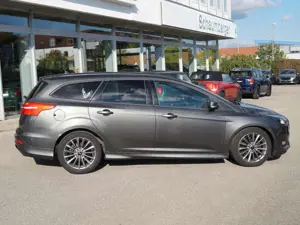 Ford Focus Turnier EcoBoost ST-Line * Navi * Alu 17´ Bild 2