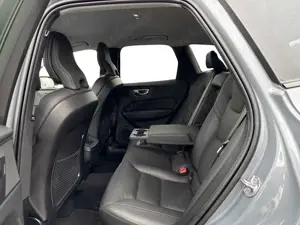 Volvo XC60 B4 Diesel PLUS Dark Bild 5