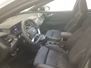 Audi Q4 e-tron 45 quattro S line, AHK, Matrix Bild 3