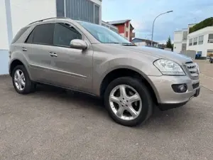 Mercedes-Benz ML 350 4Matic AHK Xenon Service neu!