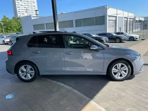 Volkswagen Golf VIII 1.5 TSI Life PANO/ACC/MATRIX/SHZ/GJR Bild 4