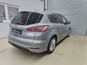 Ford S-Max Vignale AWD 7.Sitzer Kamer Vor+Hi Pano LED Bild 4