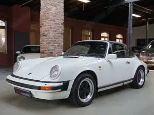 Porsche 911 G-Modell Targa SC Radio deutsch Fzg.