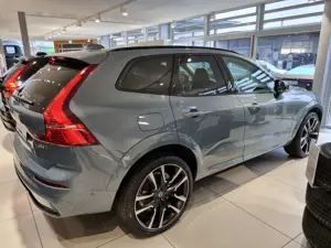 Volvo XC60 Ultimate Dark AWD Pano BW Luft Standh AHK 360° Bild 3