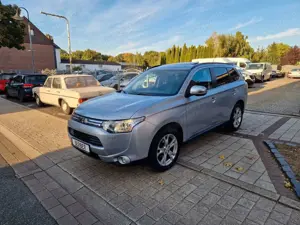 Mitsubishi Outlander Instyle 4WD 2.2 DI-D*7-Sitzer*AHK*NAVI