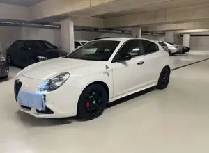 Alfa Romeo Giulietta 1.8 TBi 16V TCT Quadrifoglio Verde TÜV NEU
