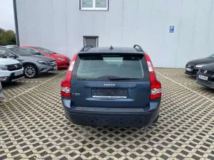 Volvo V50 Kombi 1.6 D Kinetic, kein Tüv, nur Export! Bild 5
