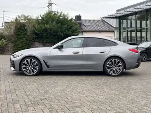 BMW 420 420 d xDrive M Sport / Glasdach / Individual Lack Bild 3