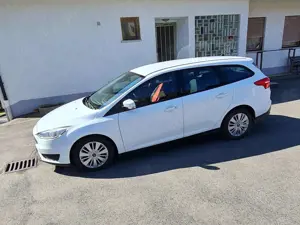 Ford Focus Focus Turnier 1.0 EcoBoost Start-Stopp-SystemTrend Bild 2