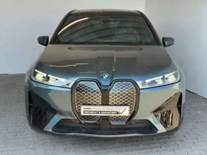 BMW iX xDrive40 M Sport Navi.Laser.Pano.AHK.360°.ACC Bild 2