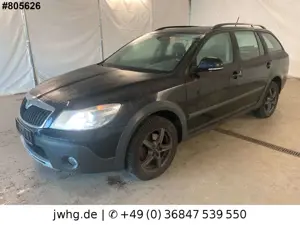 Skoda Octavia Scout 4X4 Xenon Glasdach PDC Tempo AHK
