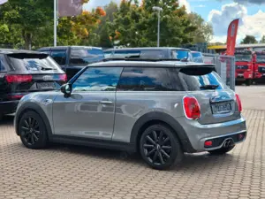 MINI Cooper S Aut. JCW Panorama Navi LED Lights Bild 4