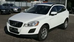Volvo XC60 Momentum AWD/Xenon/ACC/AHK/Navi
