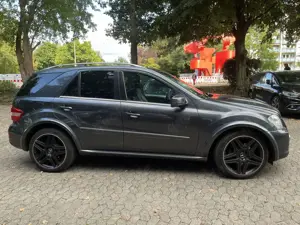 Mercedes-Benz ML 350 AMG-Optik CDI 4Matic 7G-TRONIC DPF Bild 3