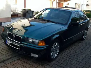 BMW 320 i Oldtimer E36 unfallfrei Erstlack lagunengrünm