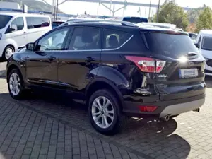 Ford Kuga Titanium 4x4 AUTOM. AHK+BI-XENON+NAVI+PP+CAM Bild 4