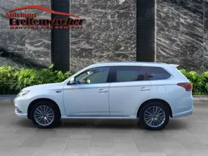 Mitsubishi Outlander PHEV PLUS mit  Fahrassistenz-Pak. Bild 4