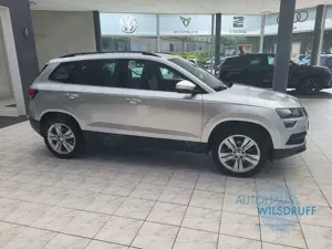 Skoda Karoq Style 1.5 TSI DSG PDC 8 Fach Garantie 1/26 Bild 4