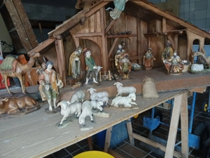 Krippe   Stall aus Massivholz,ca. 120 cmx 55 cm x 50 cm ,....12 Figuren, Schafe, Kamel, Stier, Esel 