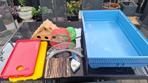 Hamsterkäfig mit Zubehör.