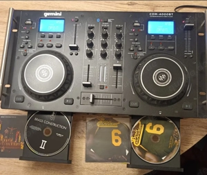 DJ Doppel CD Player mit Mischpult.