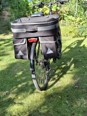 Doppel-Fahrradtaschen mit zugehörigem Koffer