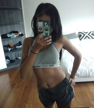 Lady bietet intensive Chats und mehr online 