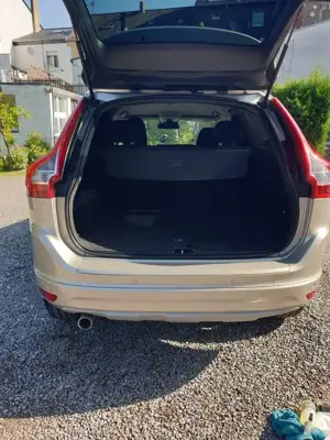 Volvo XC60 Kinetic 3WD Automatik Bild 1