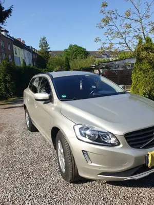 Volvo XC60 Kinetic 3WD Automatik Bild 2