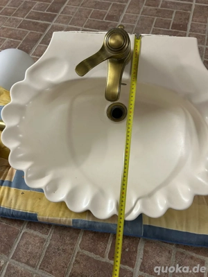 Antikes Porzellan-Waschbecken mit Orginalen Messing