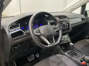 Volkswagen Touran 1.5 TSI DSG Active KLIMA NAVI ALU Bild 4