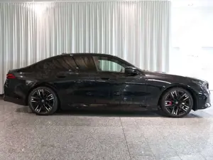 BMW i5 M60 xDrive Pano. AHK DrivAssProf Komfor.Sitz Adp.L Bild 2
