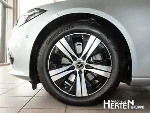 Mercedes-Benz C 180 +AVANTGARDE+DIGITAL+360°KAMERA+AHK+MBUX+SHZ Bild 5