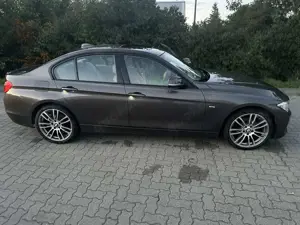 BMW 320 320d Business auto Bild 2