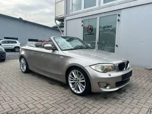 BMW 118 Baureihe 1 Cabrio 118d Bild 2