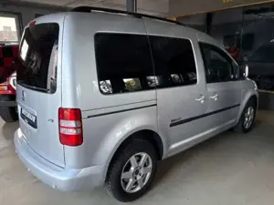 Volkswagen Caddy Roncalli~DSG~Navi~PDC~Klimaauto~wenig KM Bild 5