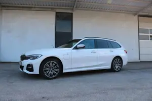 BMW 330 e Touring*M Sportpaket*Automatik*Head-Up*