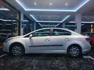 Toyota Avensis Executive PDC NAVI