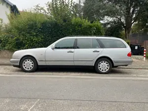 Mercedes-Benz E 230 E-Klasse T Elegance Automatik TÜV Neu!