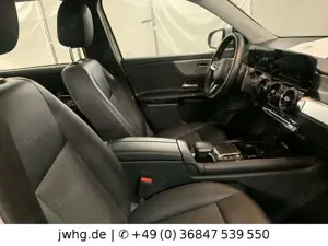 Mercedes-Benz GLB 200 d 4M LED Navi Leder Distr+ MBUX Kam AHK Bild 3